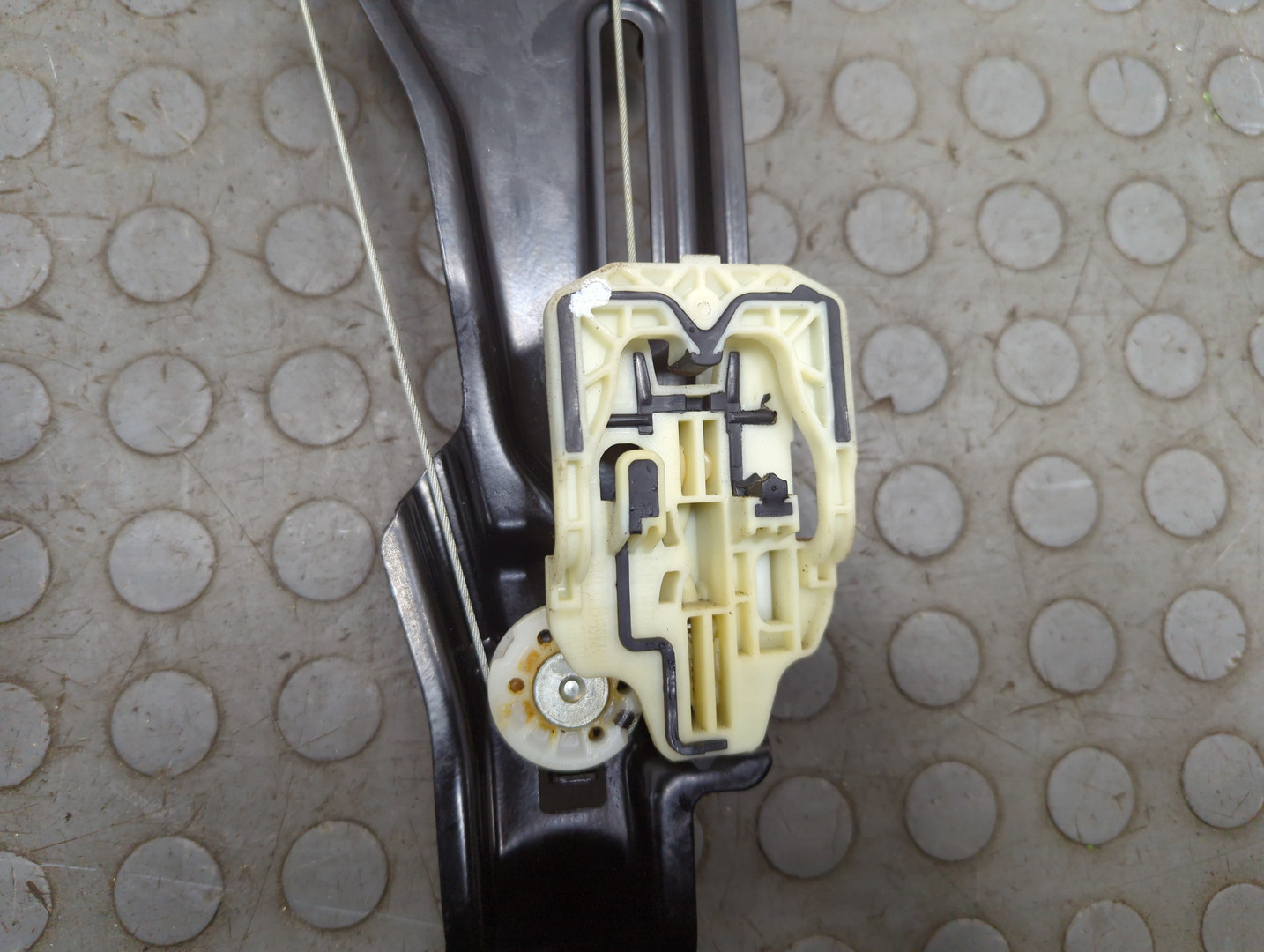 Стеклоподъемник электр. задний левый