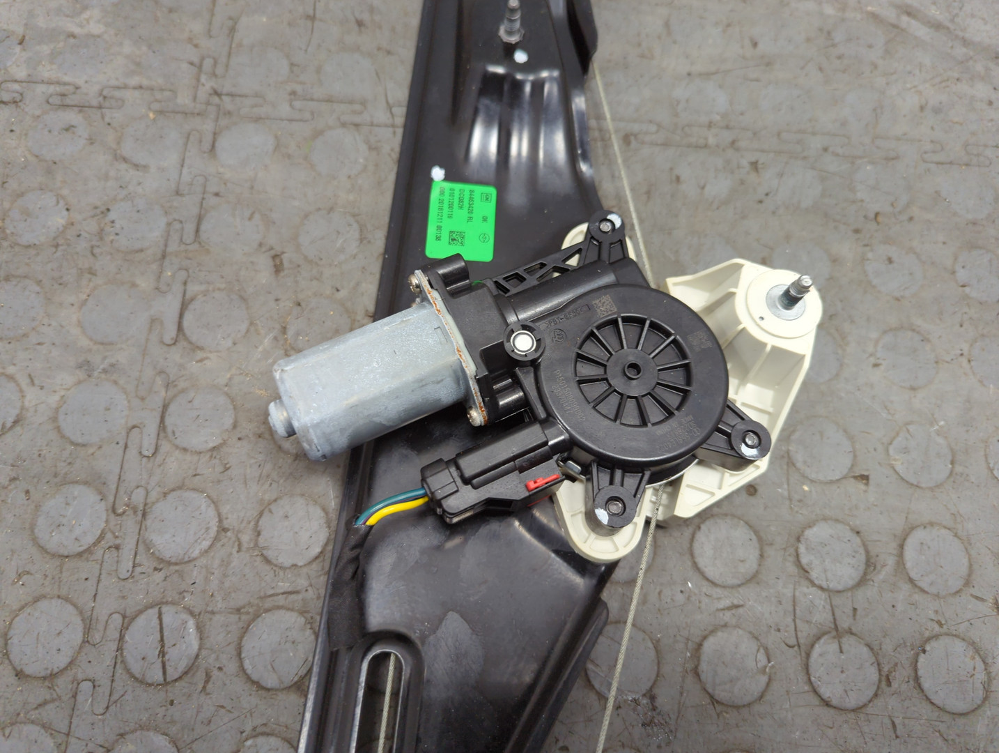 Стеклоподъемник электр. задний левый