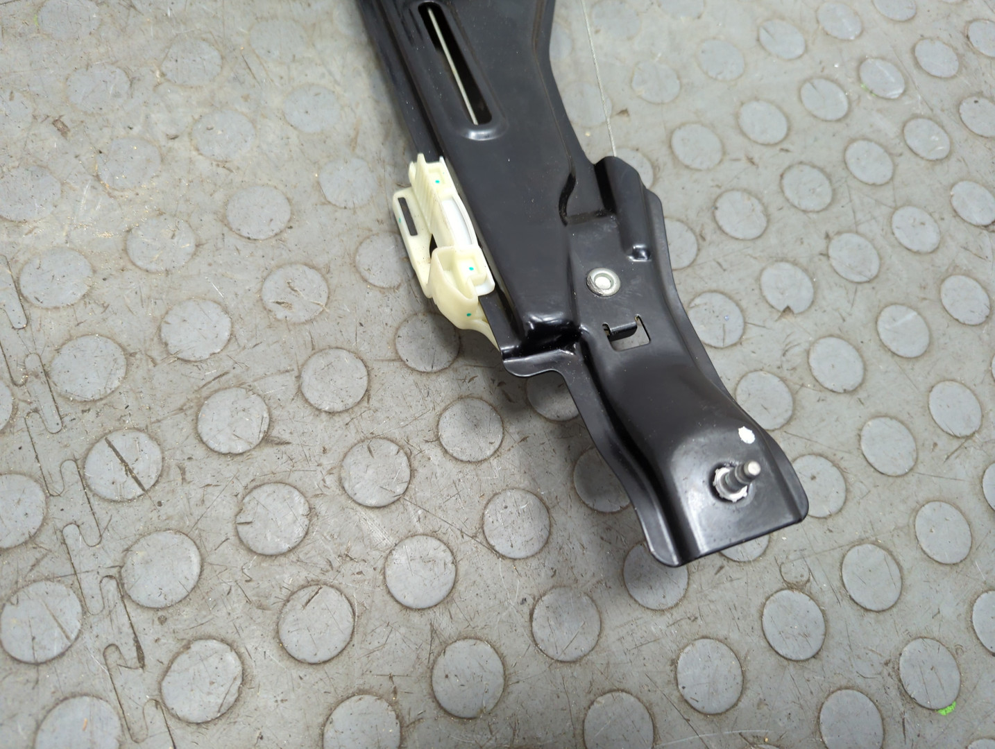 Стеклоподъемник электр. задний левый