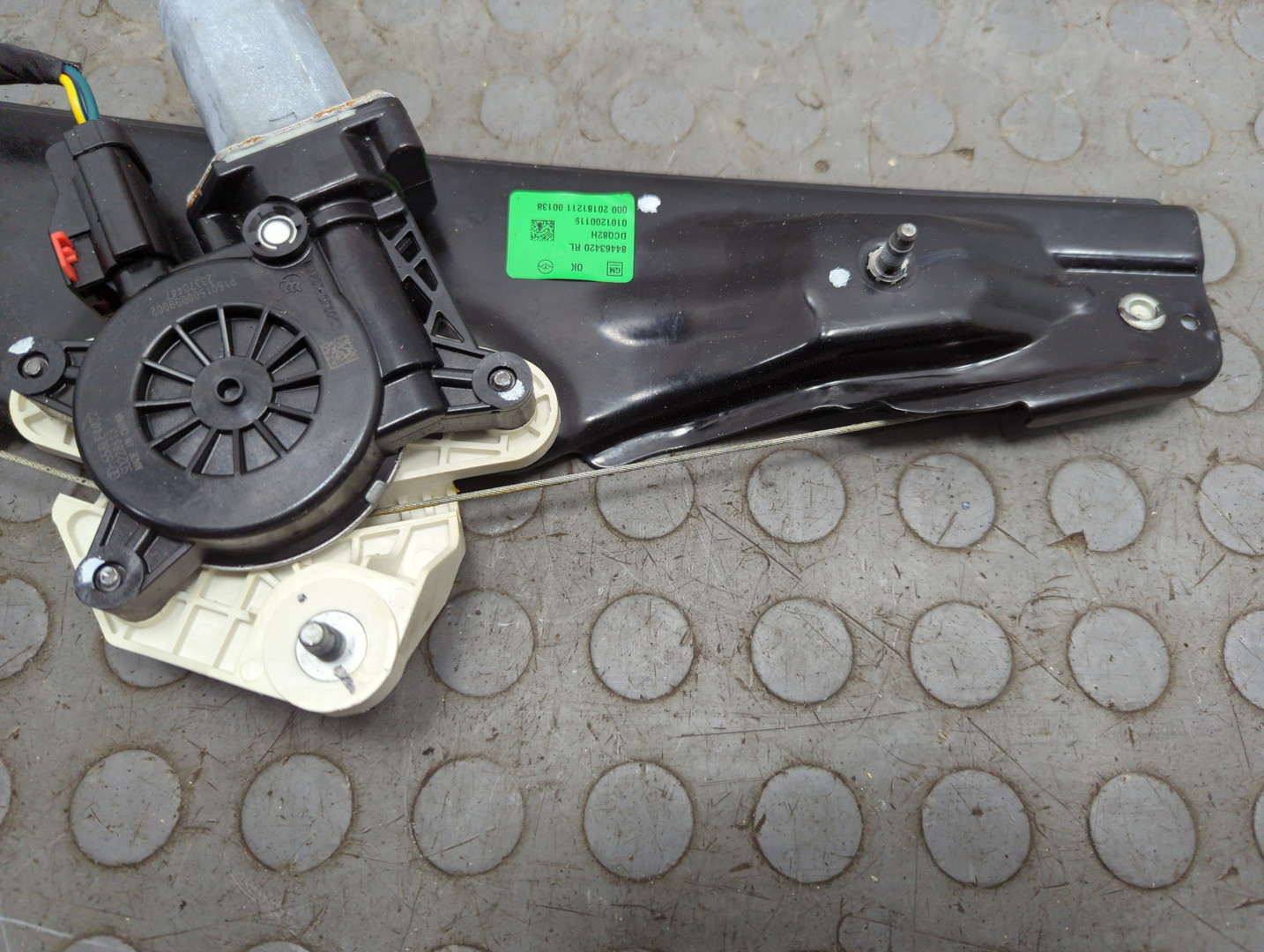 Стеклоподъемник электр. задний левый