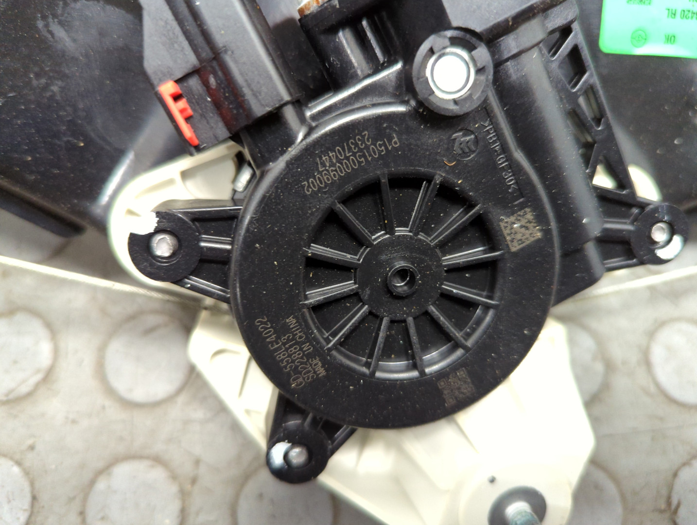 Стеклоподъемник электр. задний левый