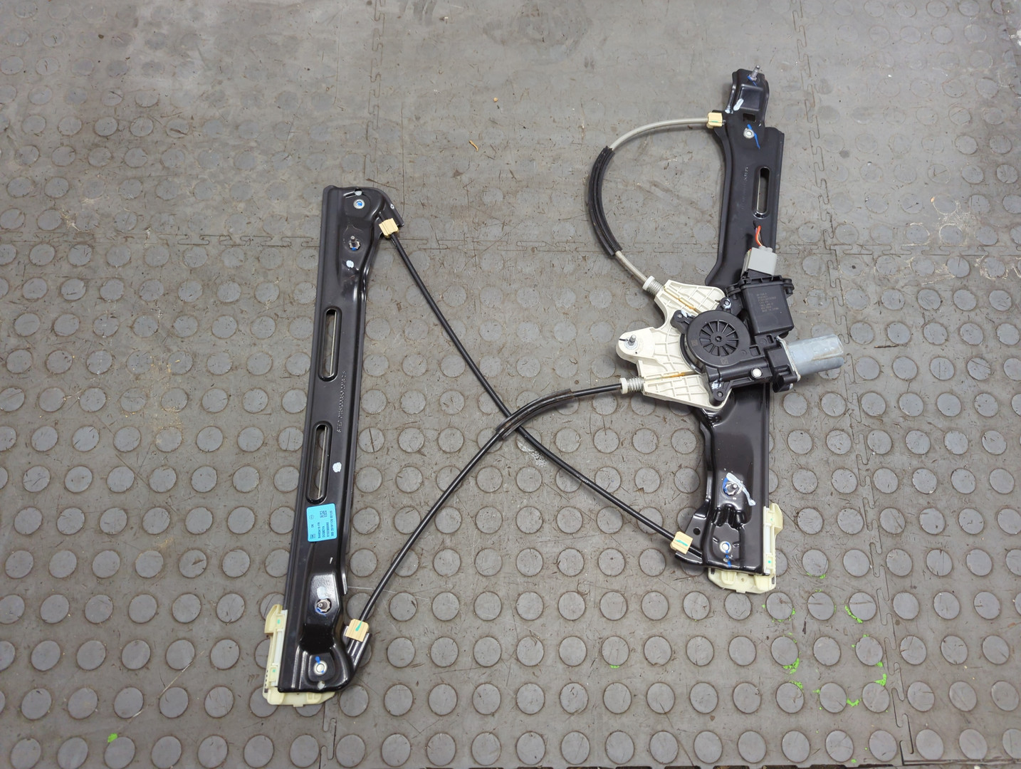 Стеклоподъемник электр. передний правый