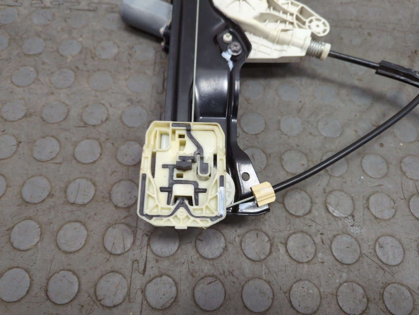 Стеклоподъемник электр. передний правый