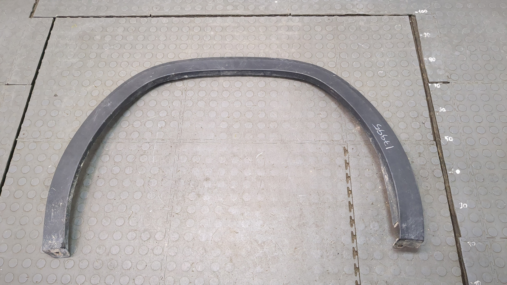Молдинг заднего крыла правого