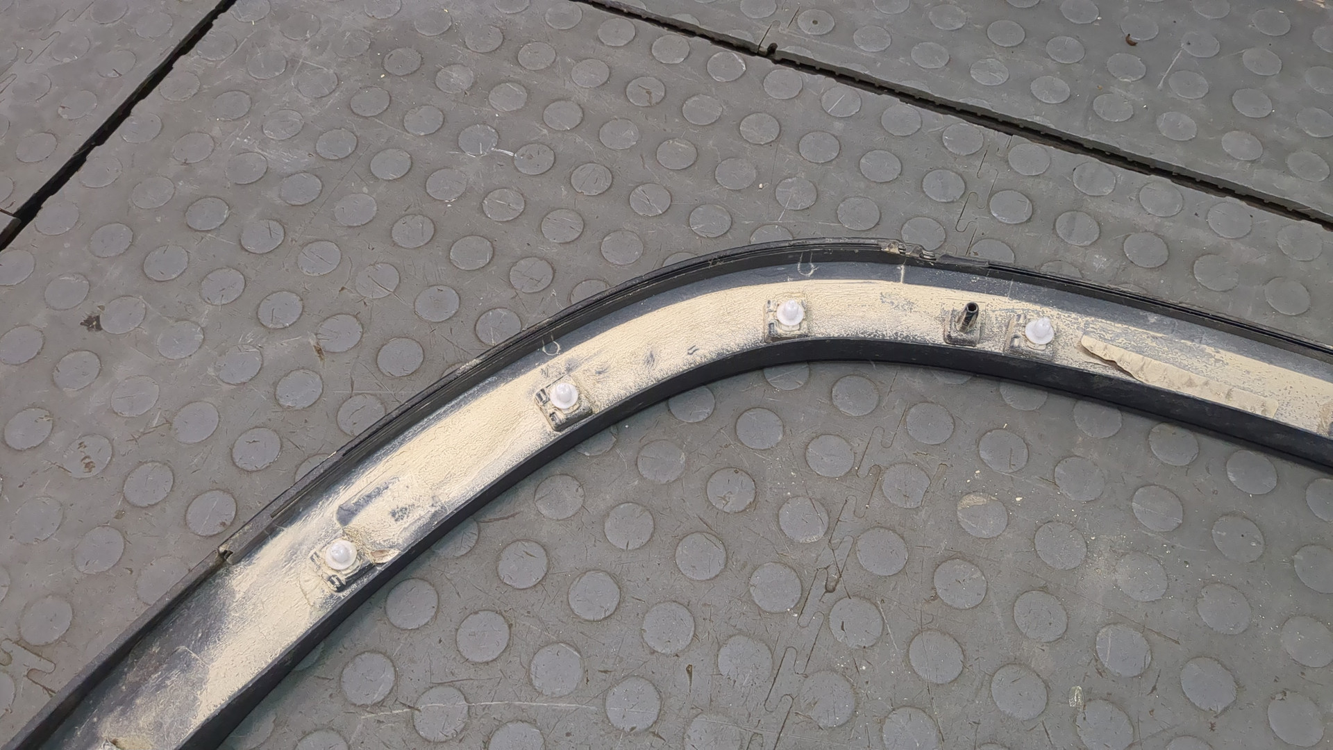 Молдинг заднего крыла правого