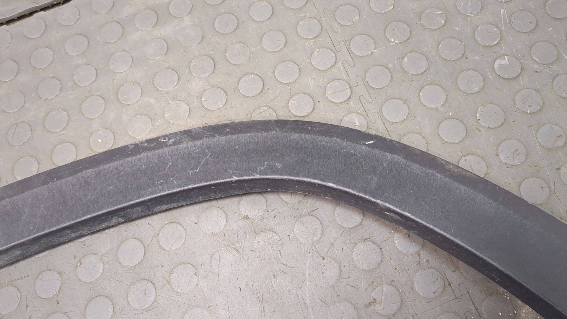 Молдинг заднего крыла правого