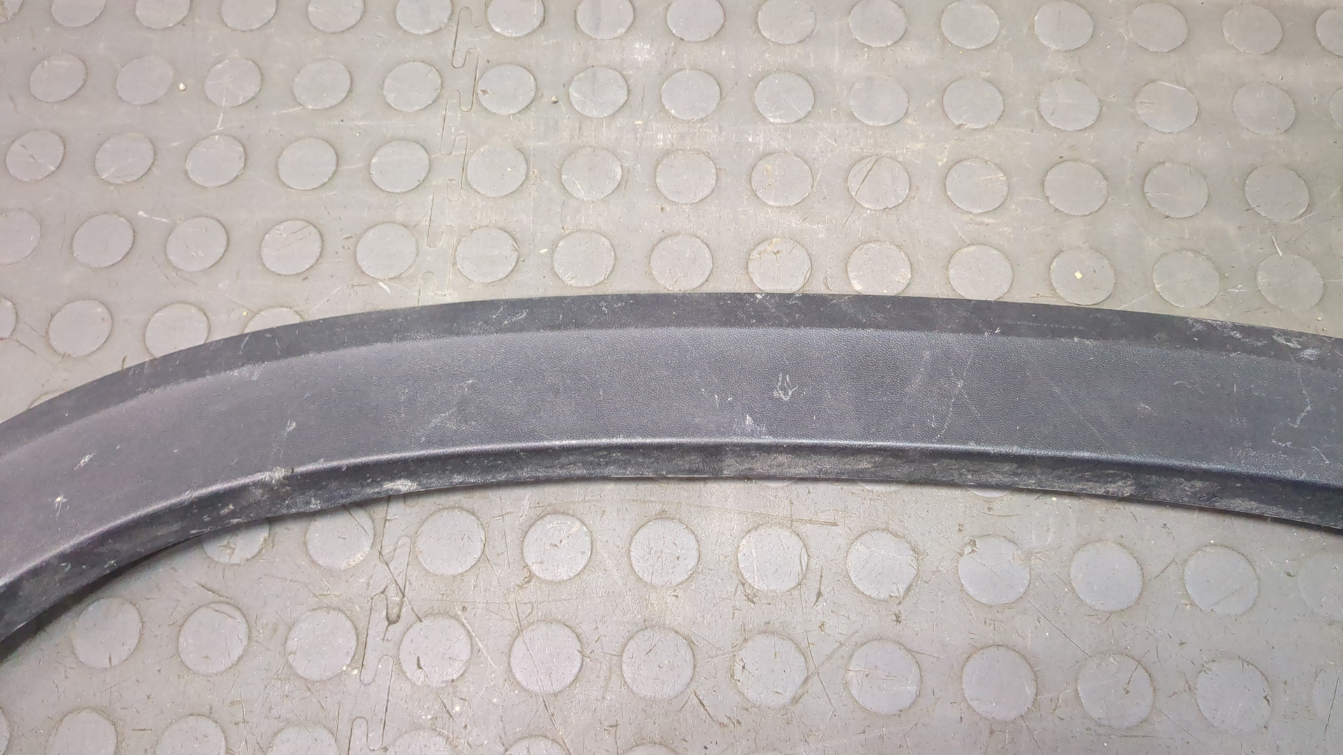 Молдинг заднего крыла правого