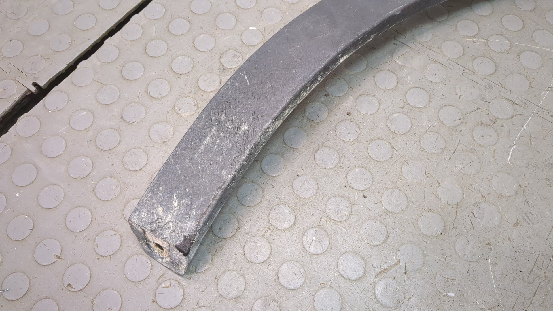 Молдинг заднего крыла правого