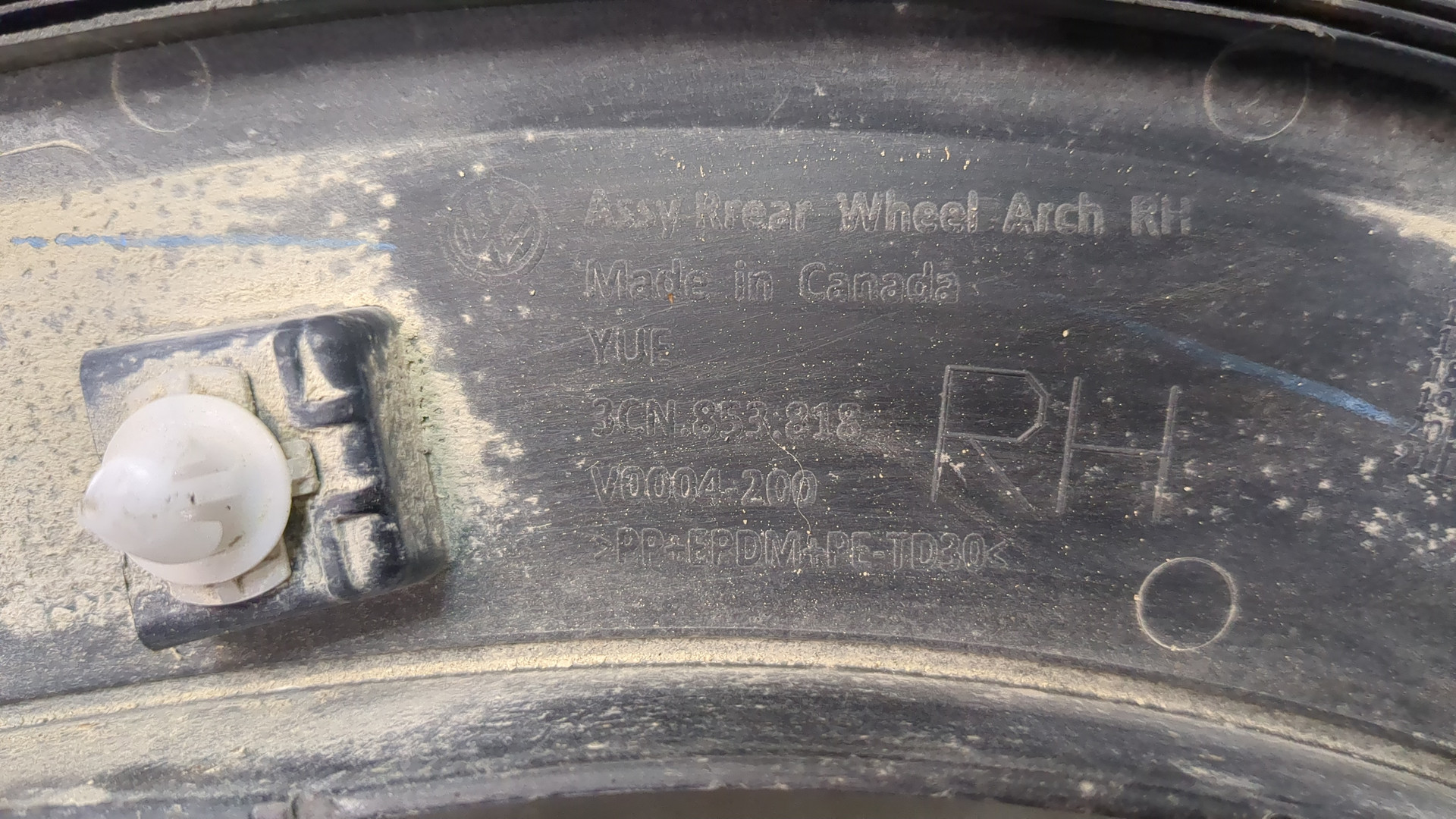 Молдинг заднего крыла правого