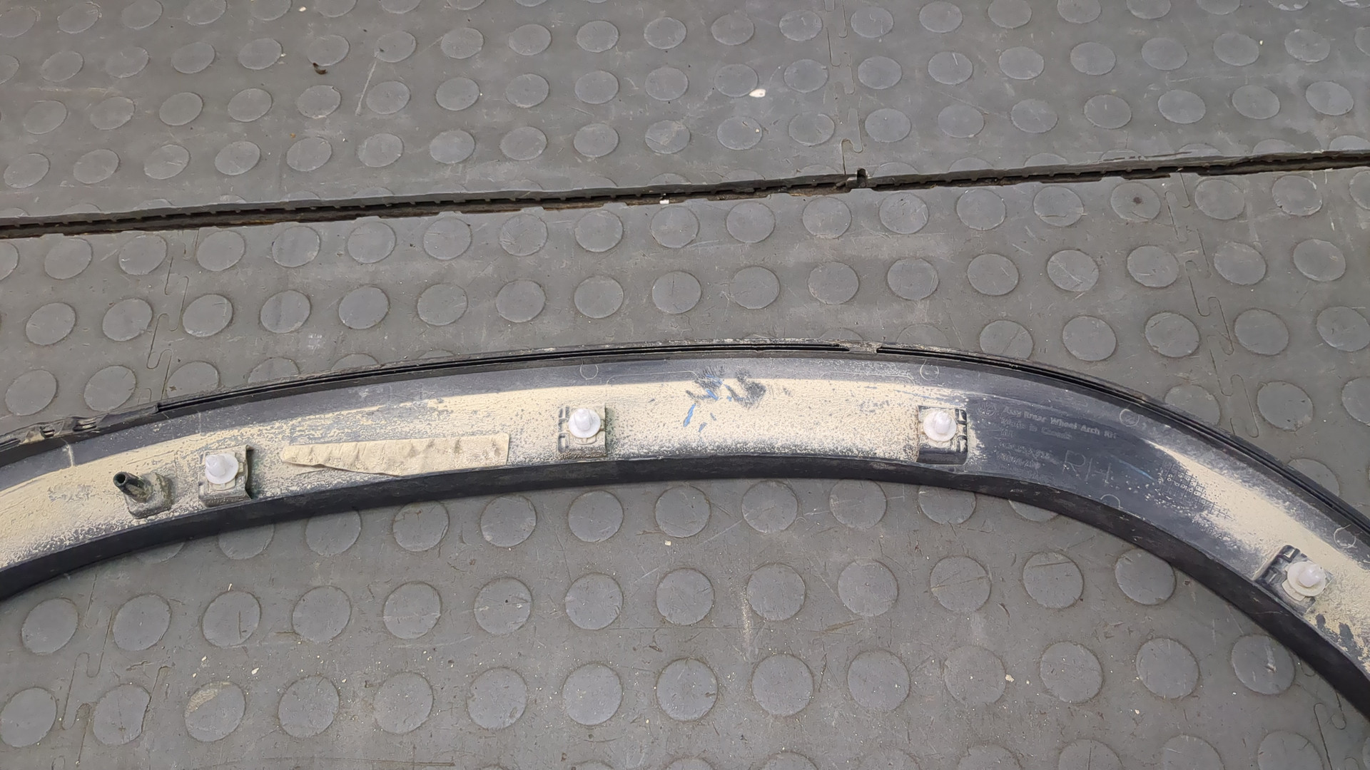 Молдинг заднего крыла правого