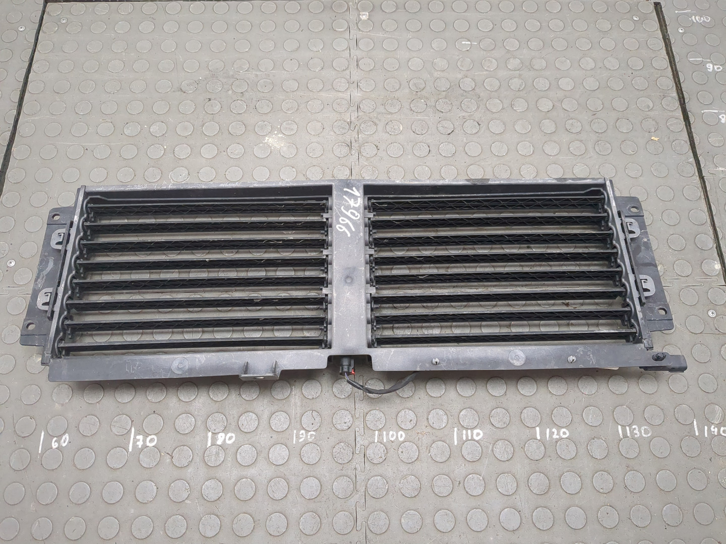 Жалюзи (воздуховод) бампера переднего