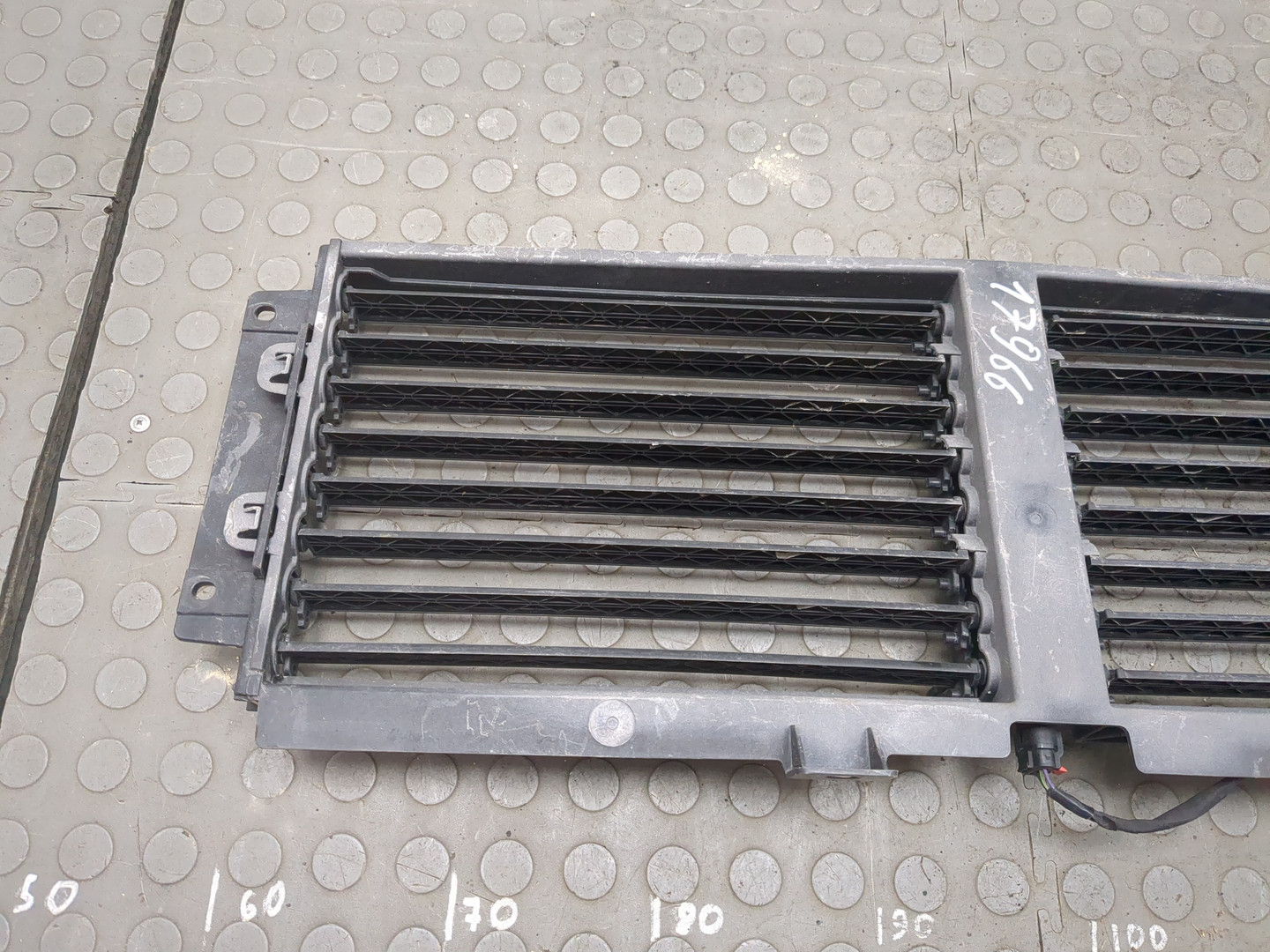 Жалюзи (воздуховод) бампера переднего