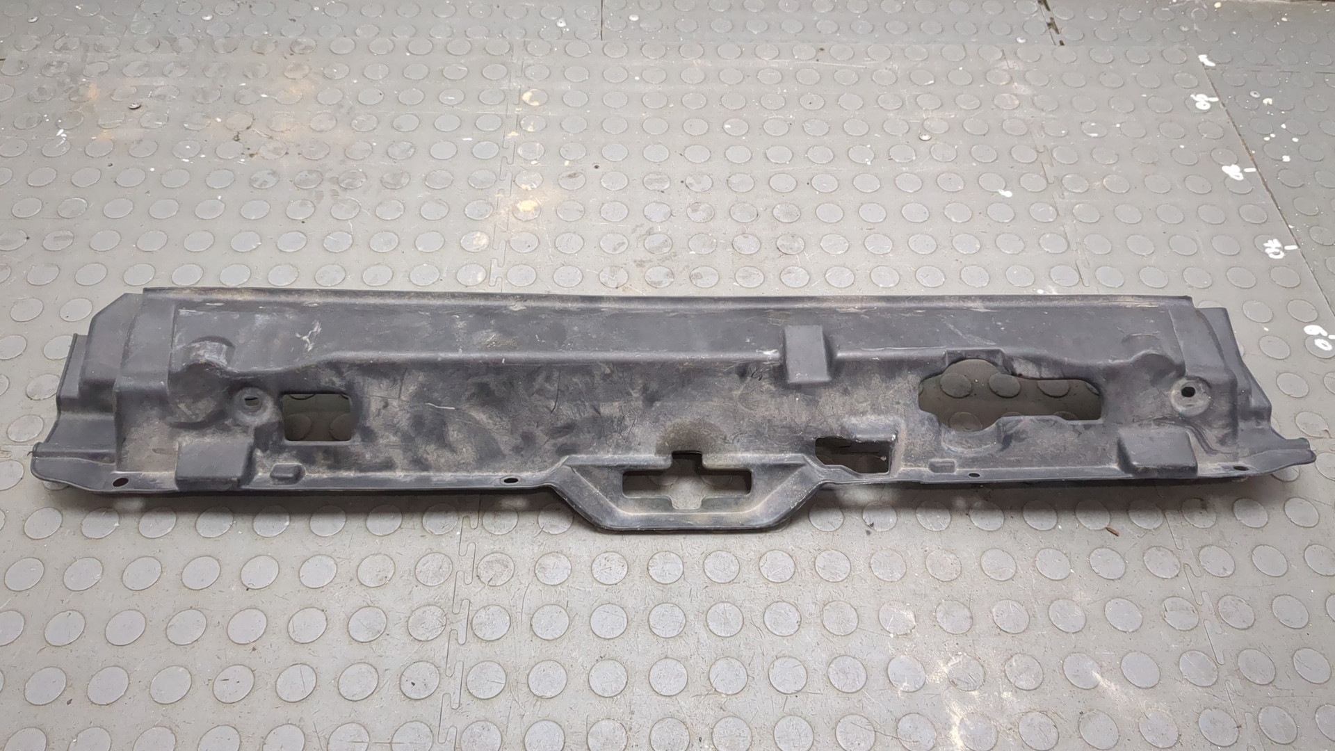 Кожух замка капота