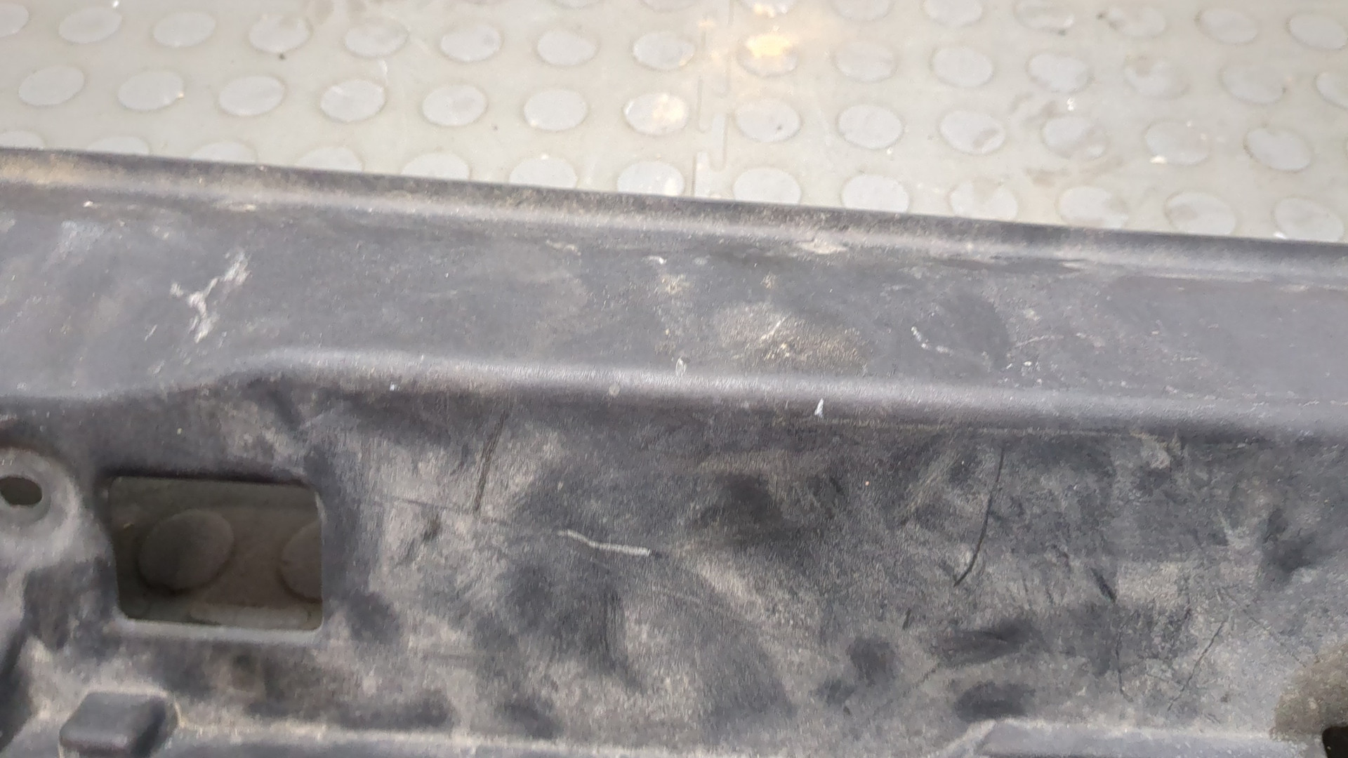 Кожух замка капота