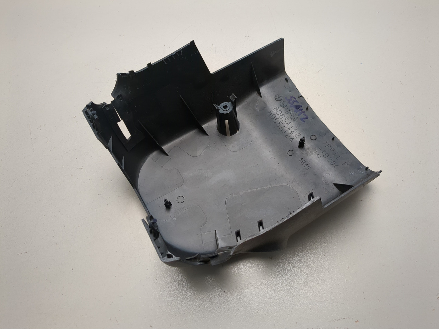 Кожух рулевой колонки