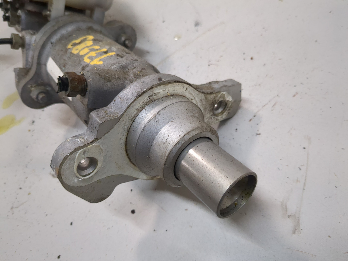 Цилиндр тормозной главный