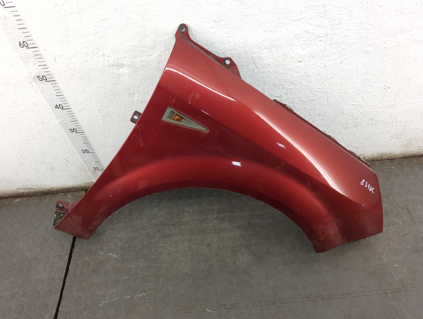 Крыло переднее правое