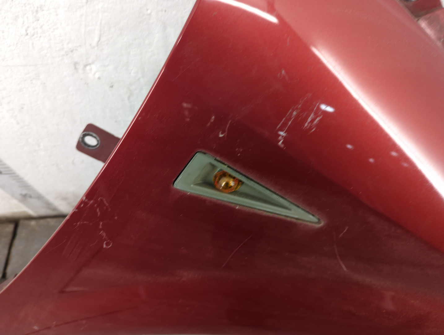 Крыло переднее правое