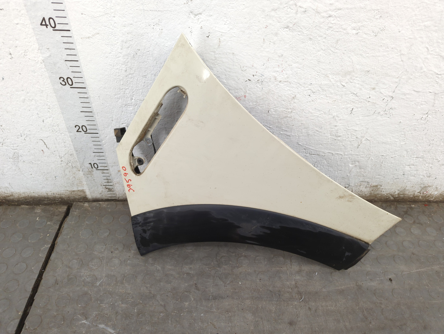 Крыло переднее левое