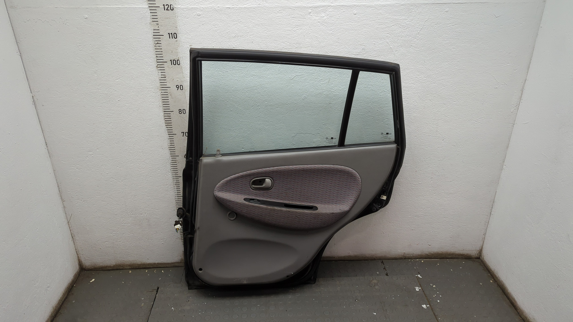 Дверь задняя левая