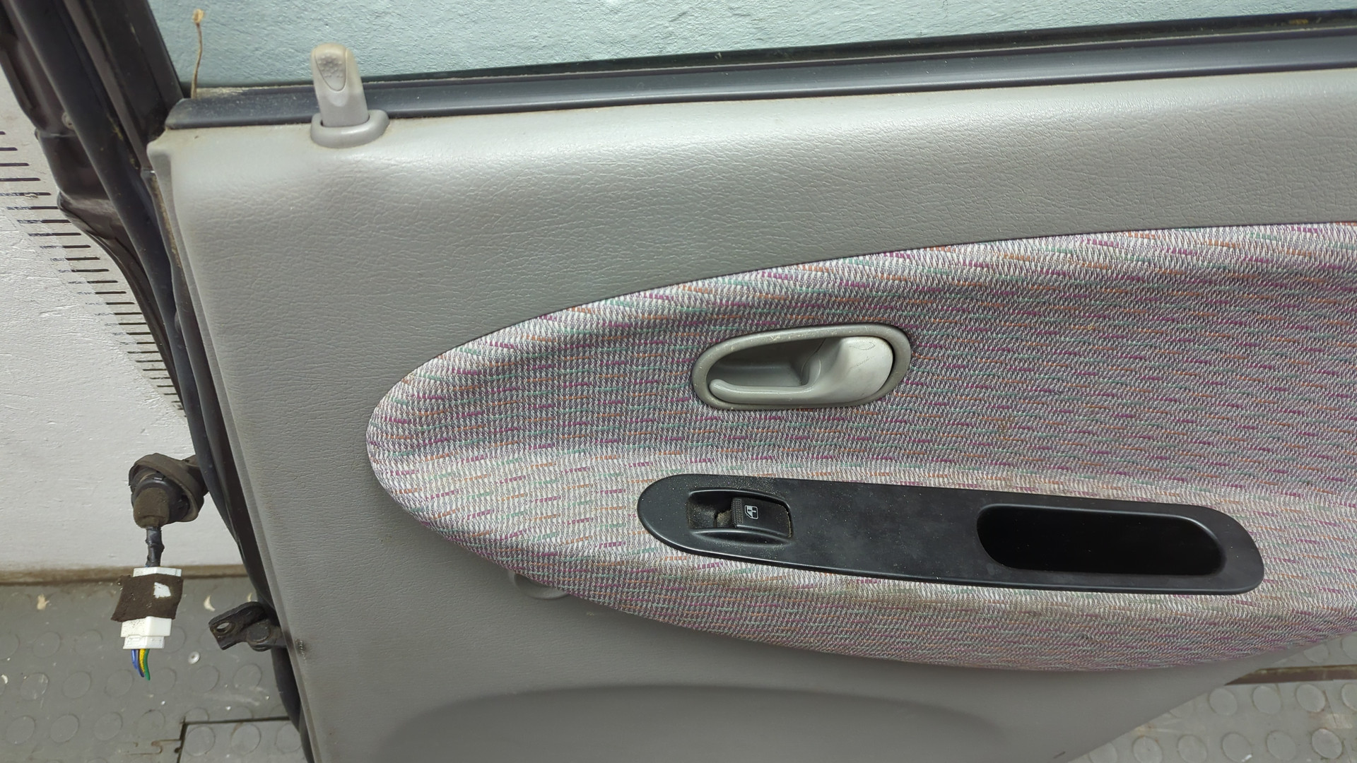 Дверь задняя левая