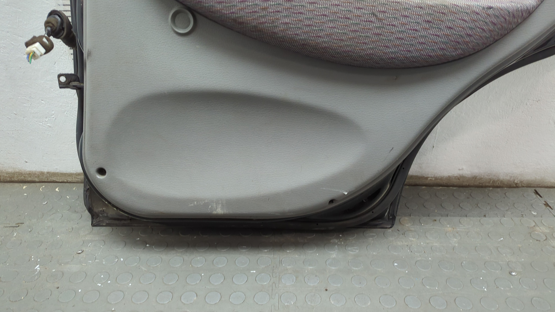 Дверь задняя левая