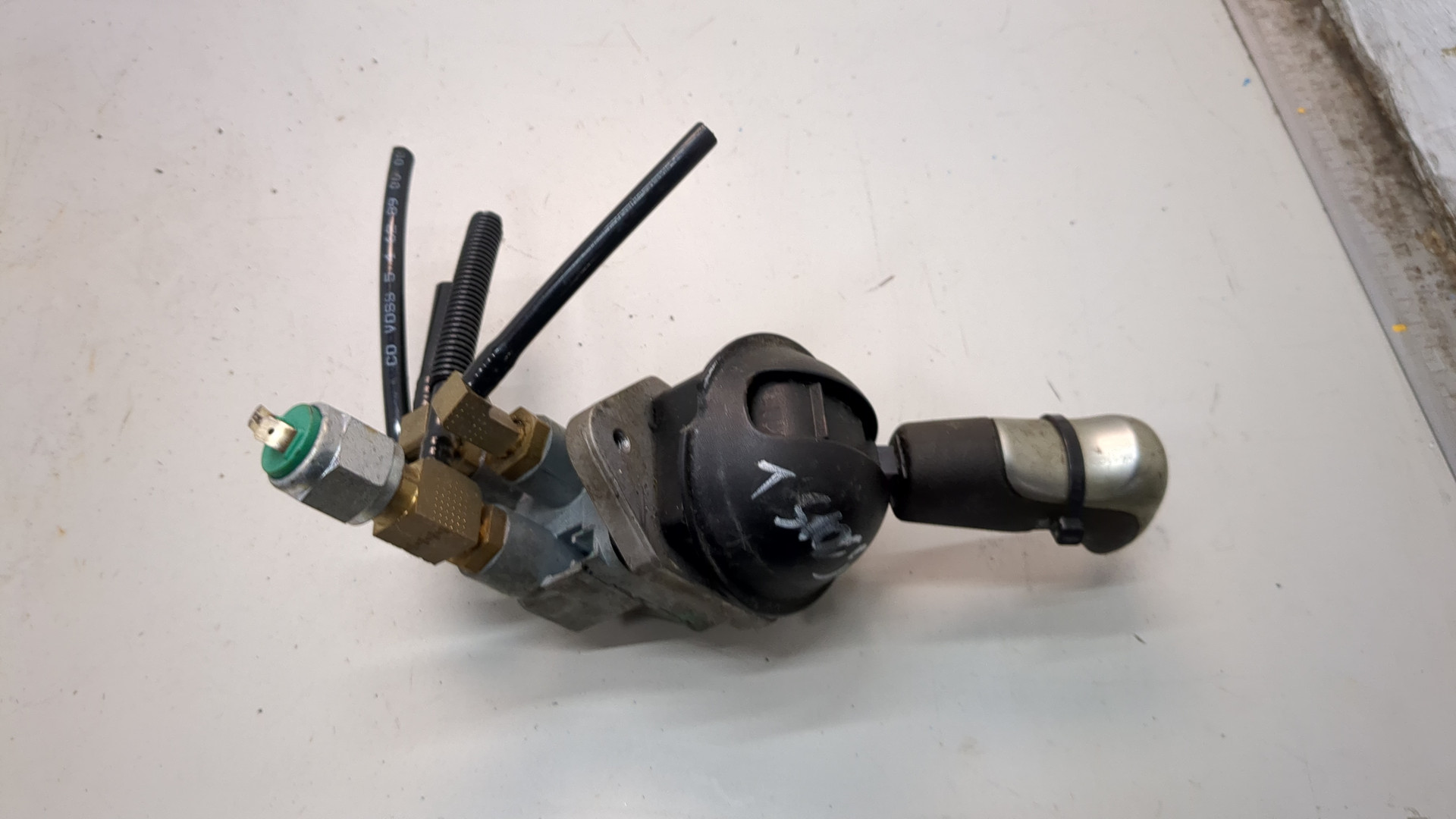 Кран ручного тормоза