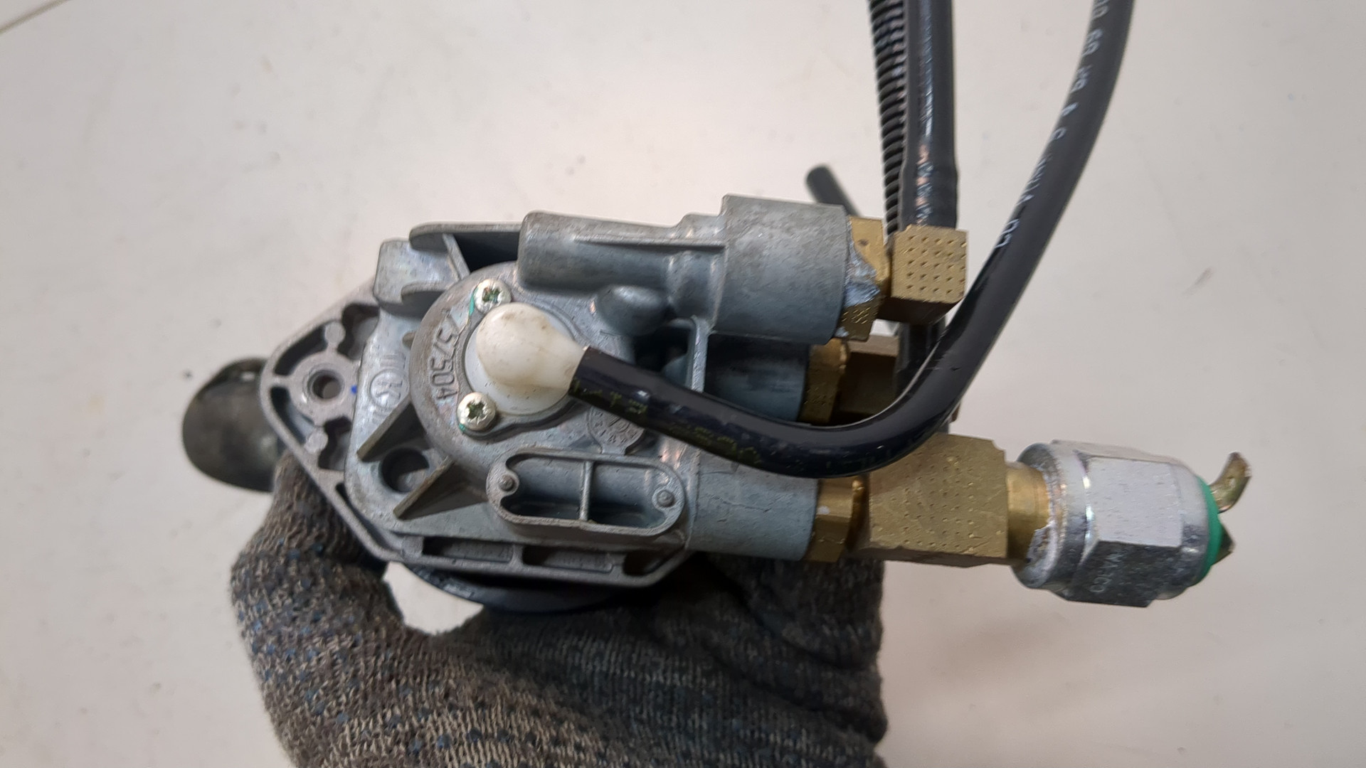 Кран ручного тормоза