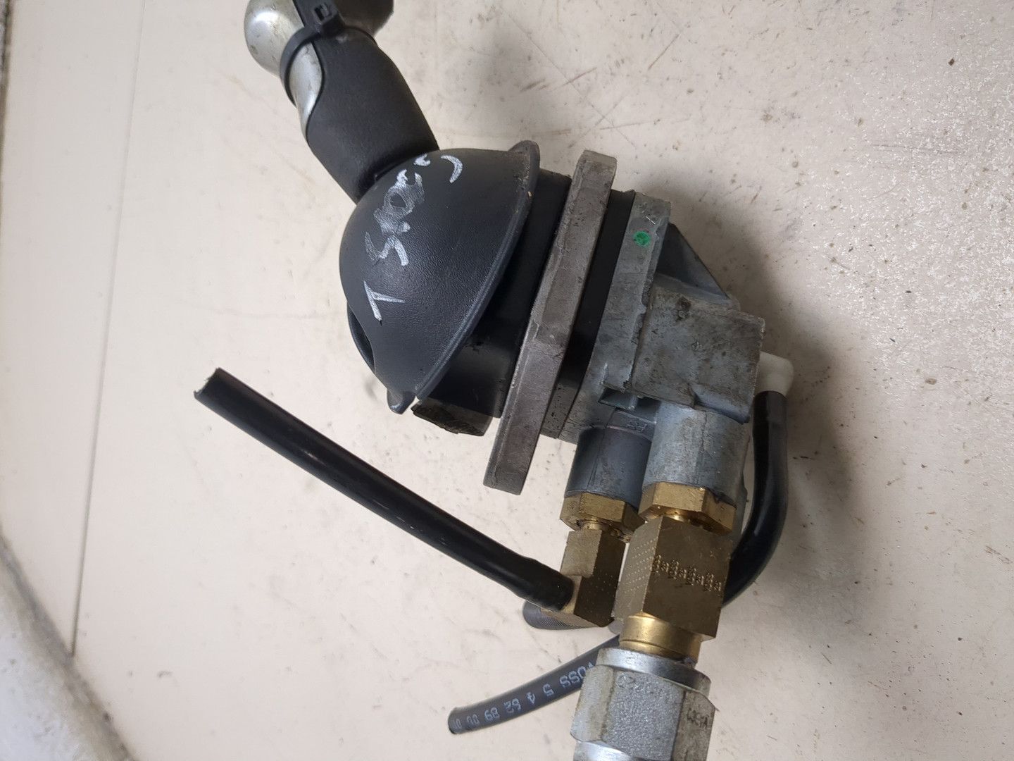 Кран ручного тормоза