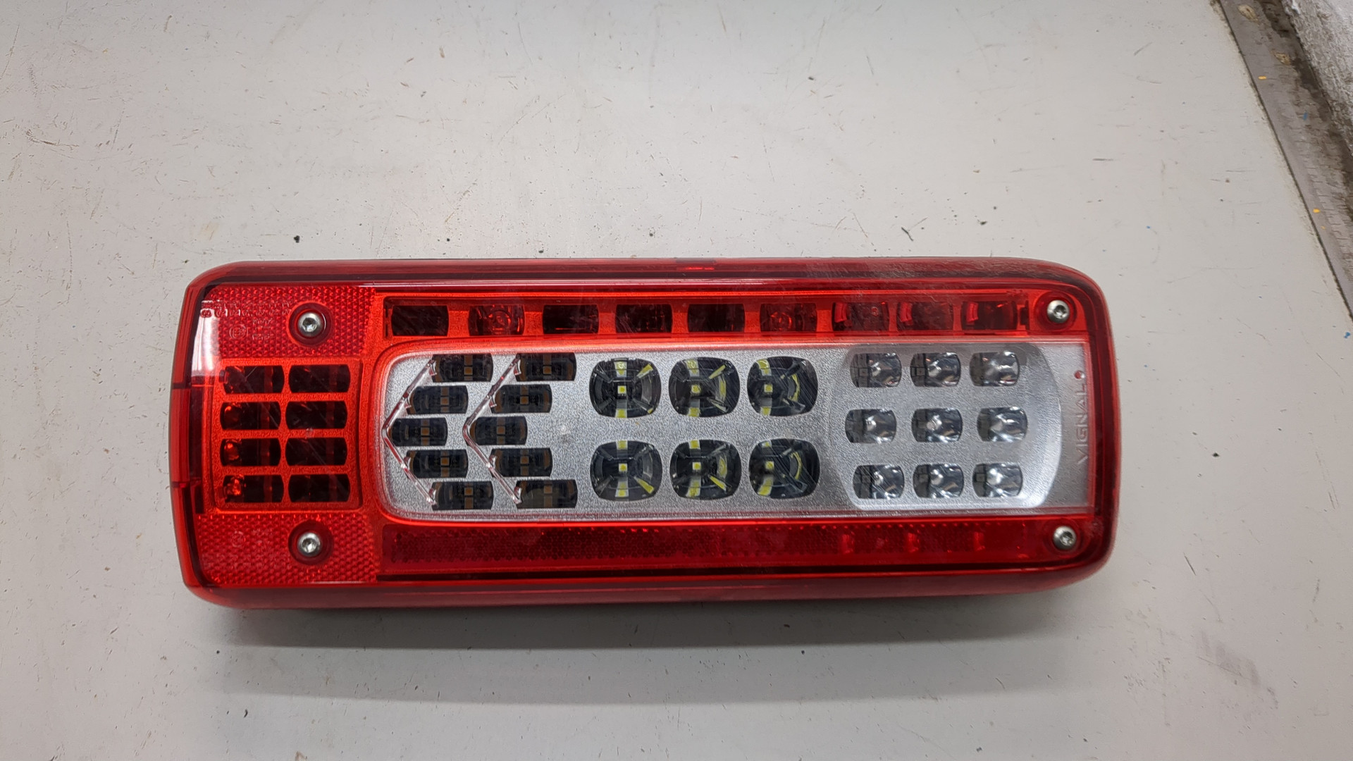 Фонарь задний левый