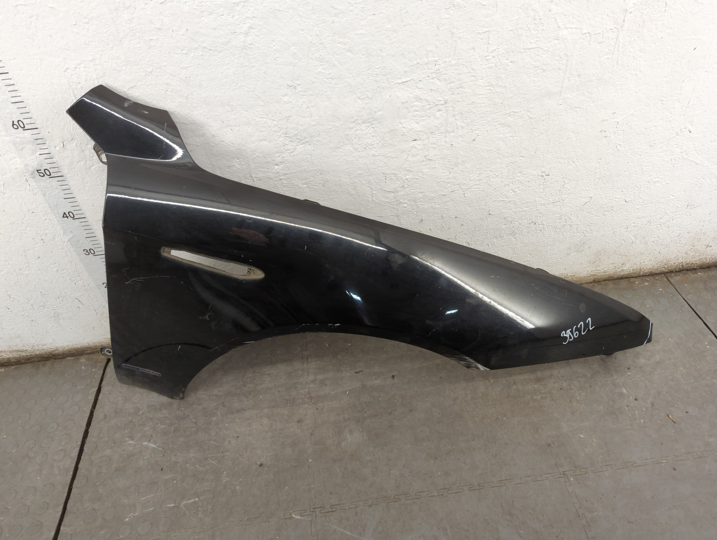 Крыло переднее правое