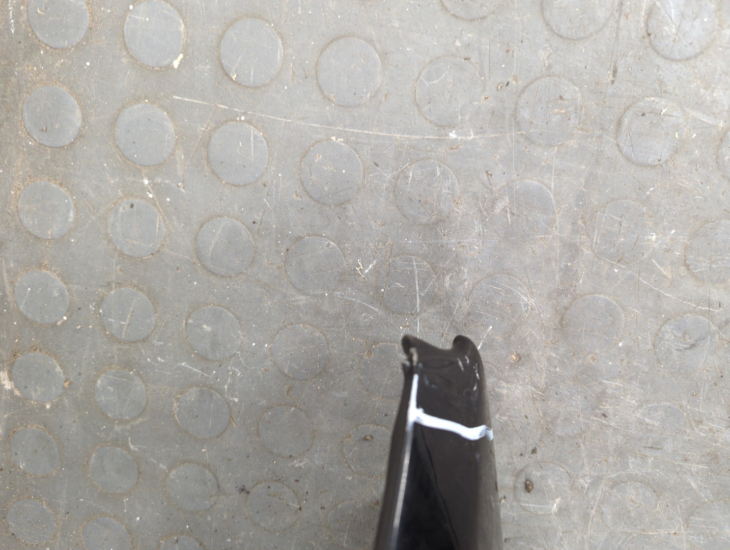 Крыло переднее правое