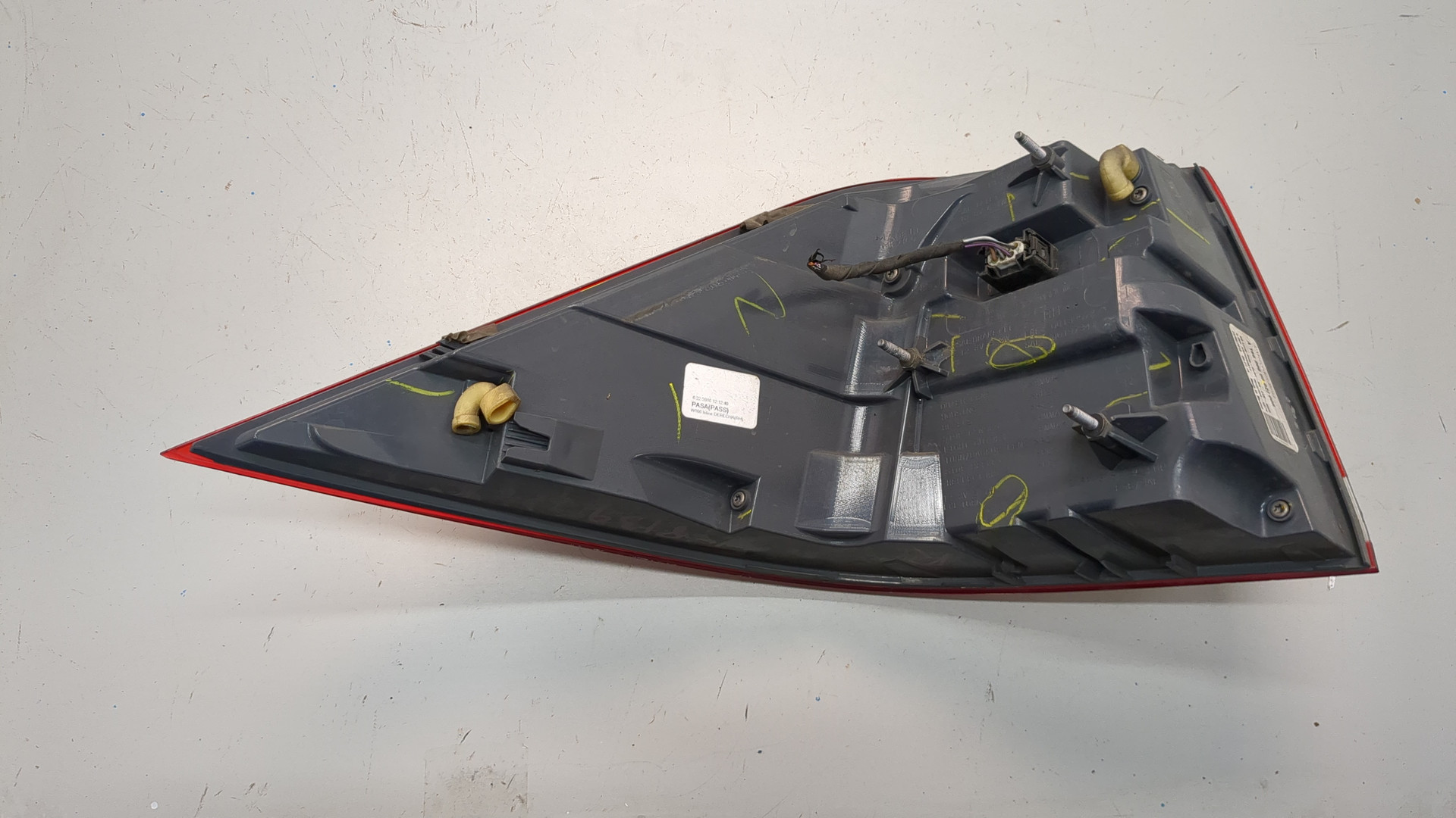 Фонарь задний правый