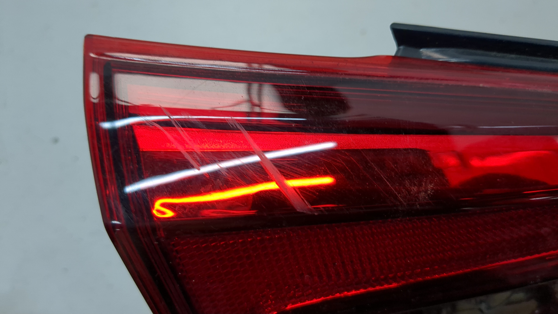 Фонарь задний внутренний левый