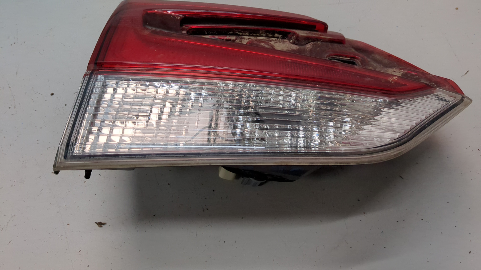 Фонарь задний внутренний левый