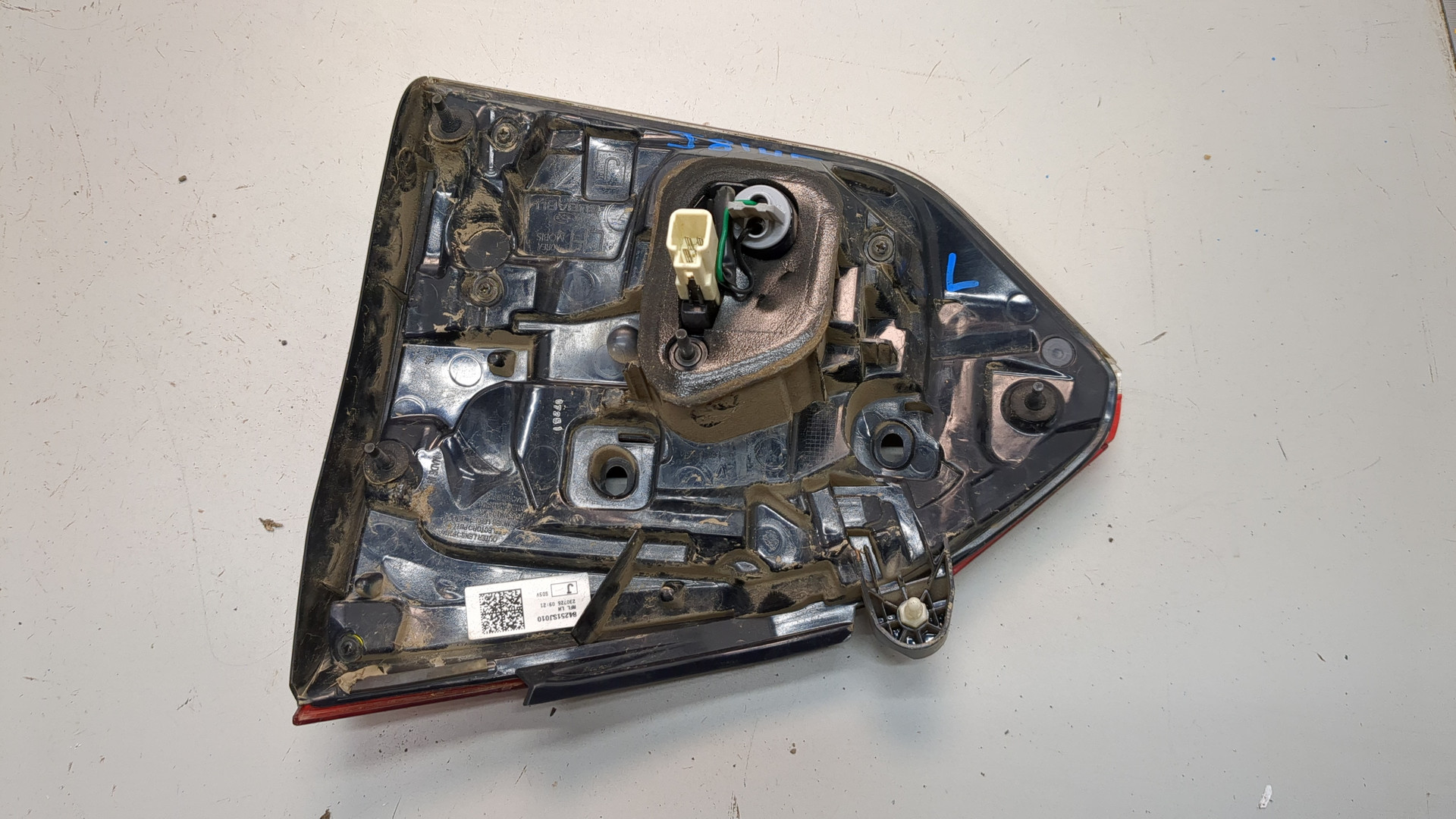 Фонарь задний внутренний левый