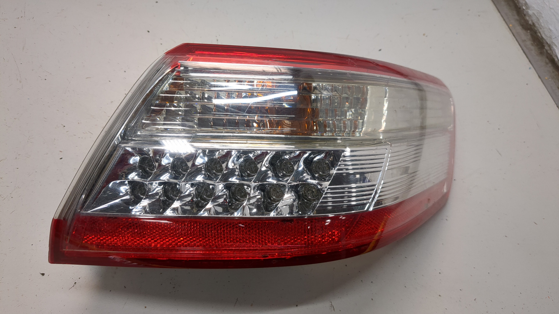 Фонарь задний правый