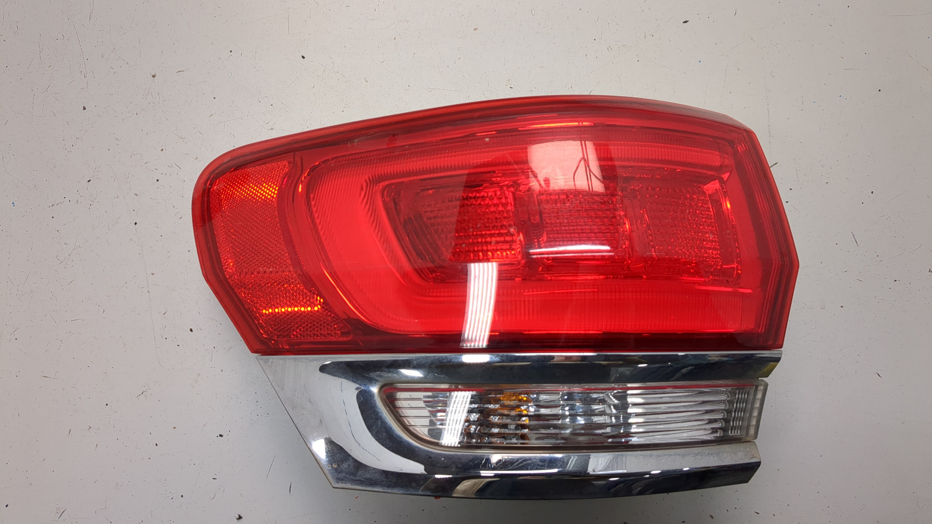 Фонарь задний левый