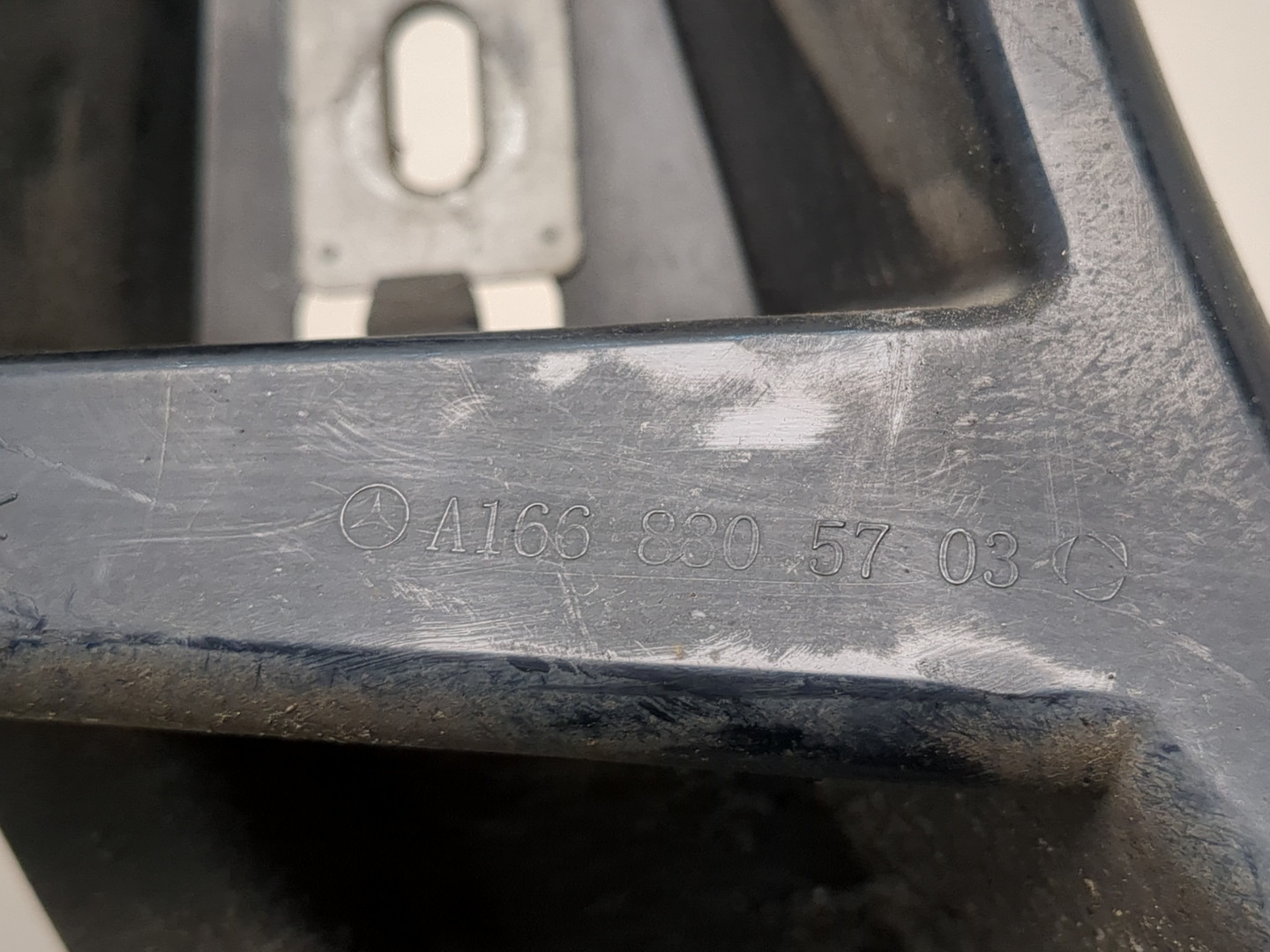 Кронштейн заднего бампера левый