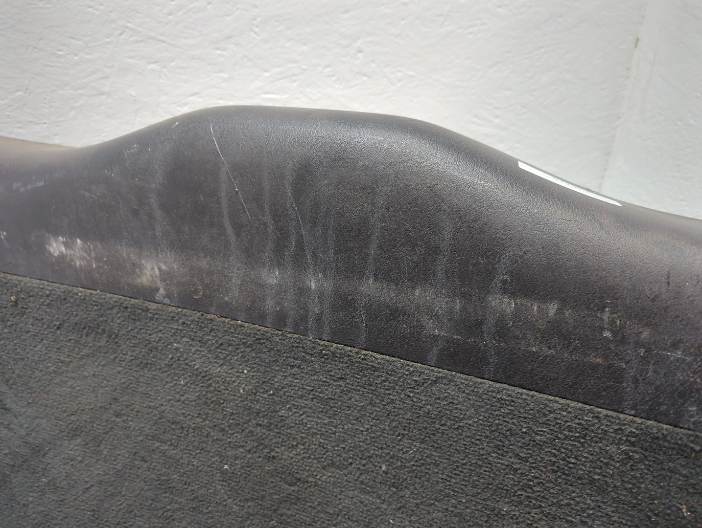 Обшивка двери багажника