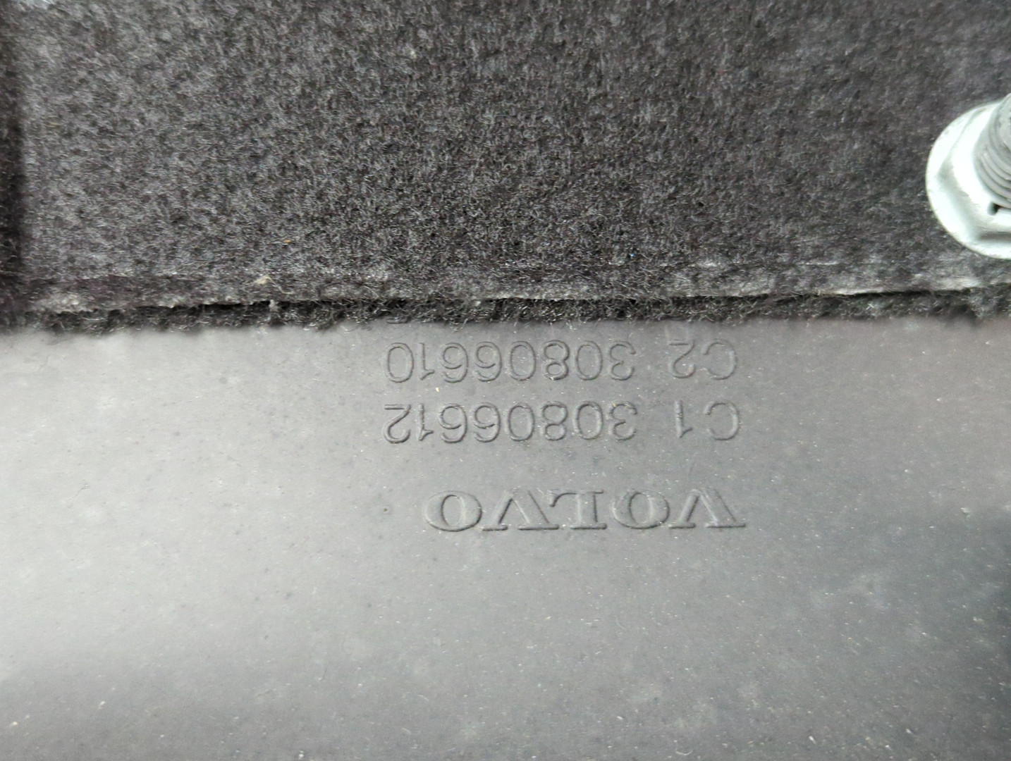 Обшивка двери багажника