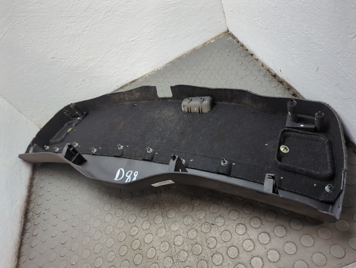 Обшивка двери багажника