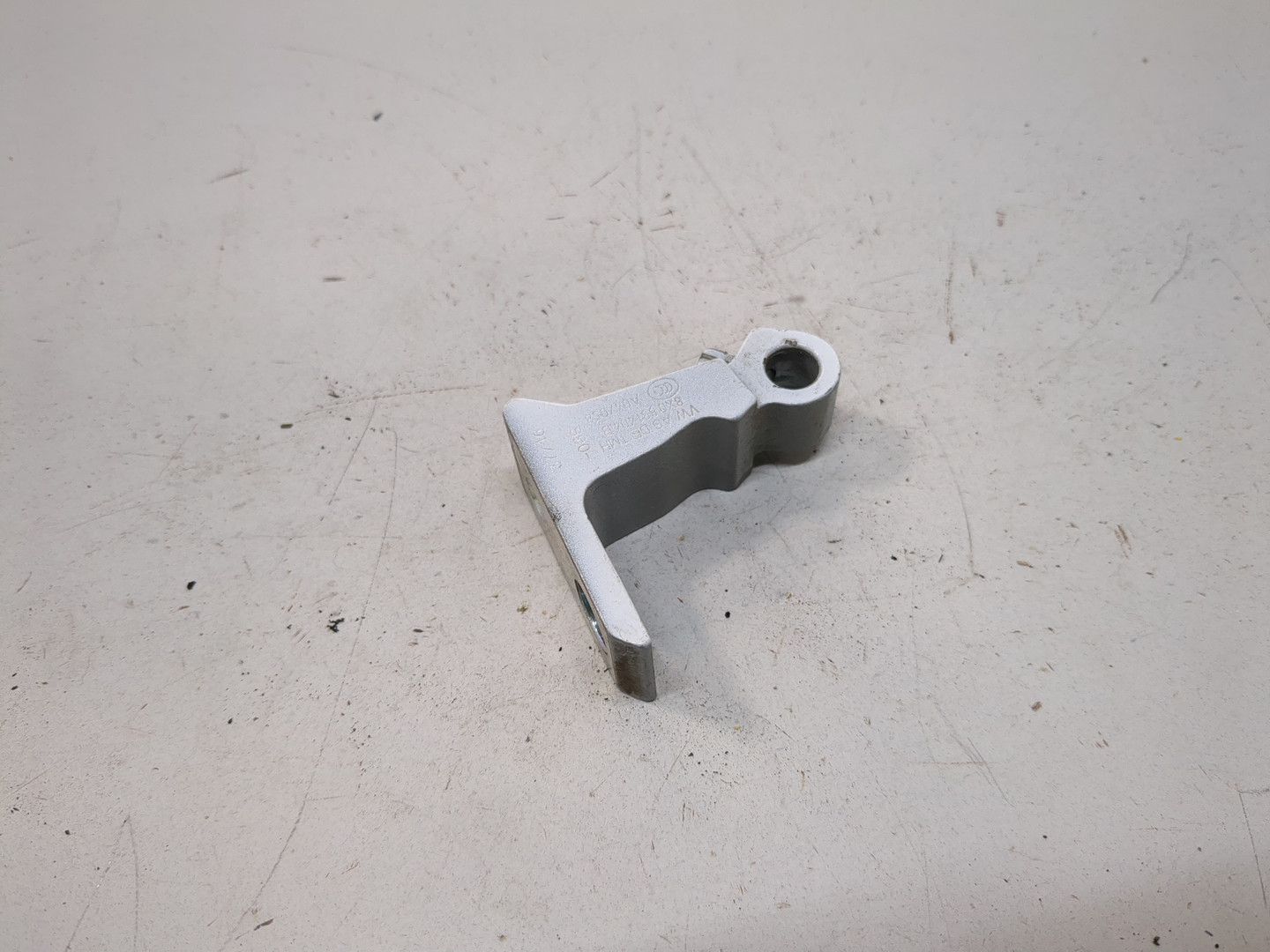 Петля двери