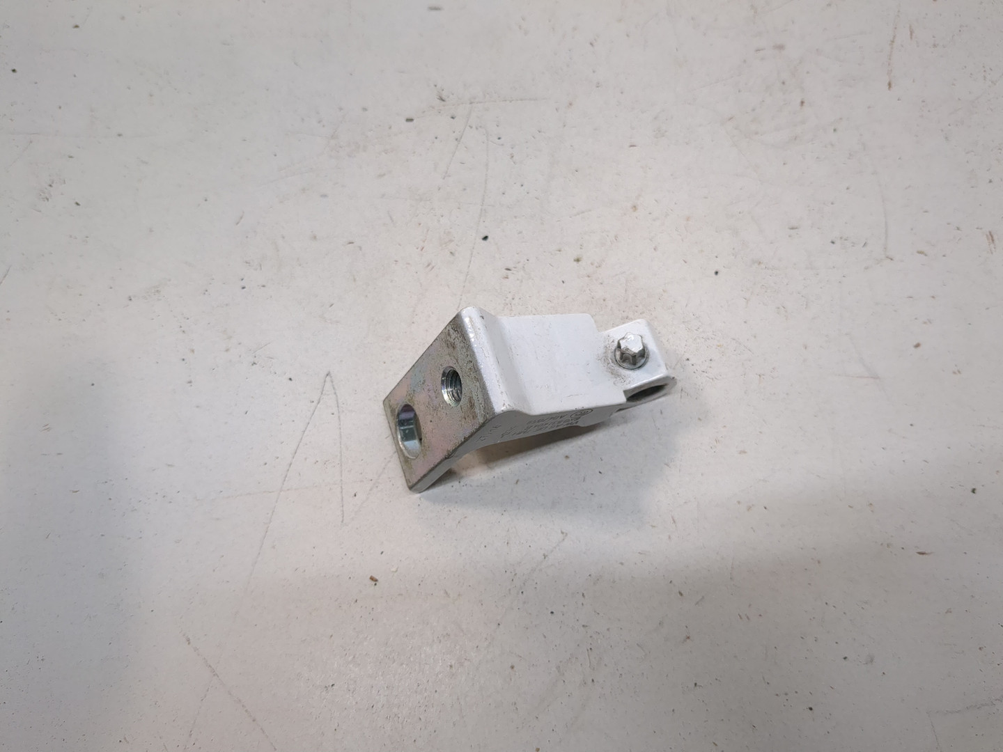 Петля двери