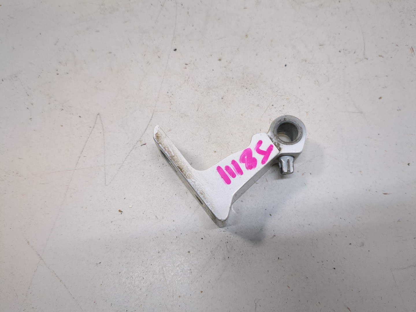 Петля двери