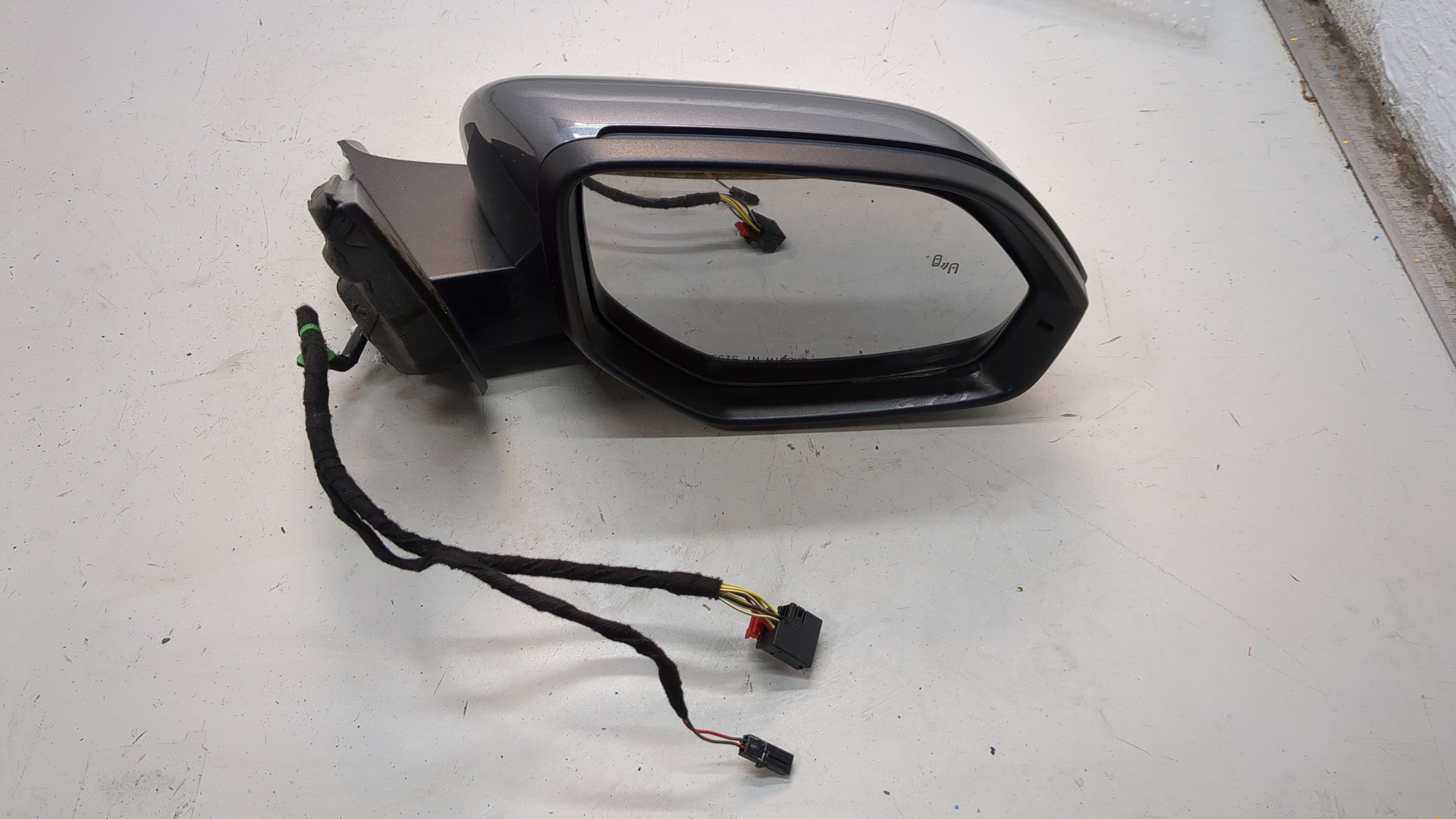 Зеркало правое электрическое