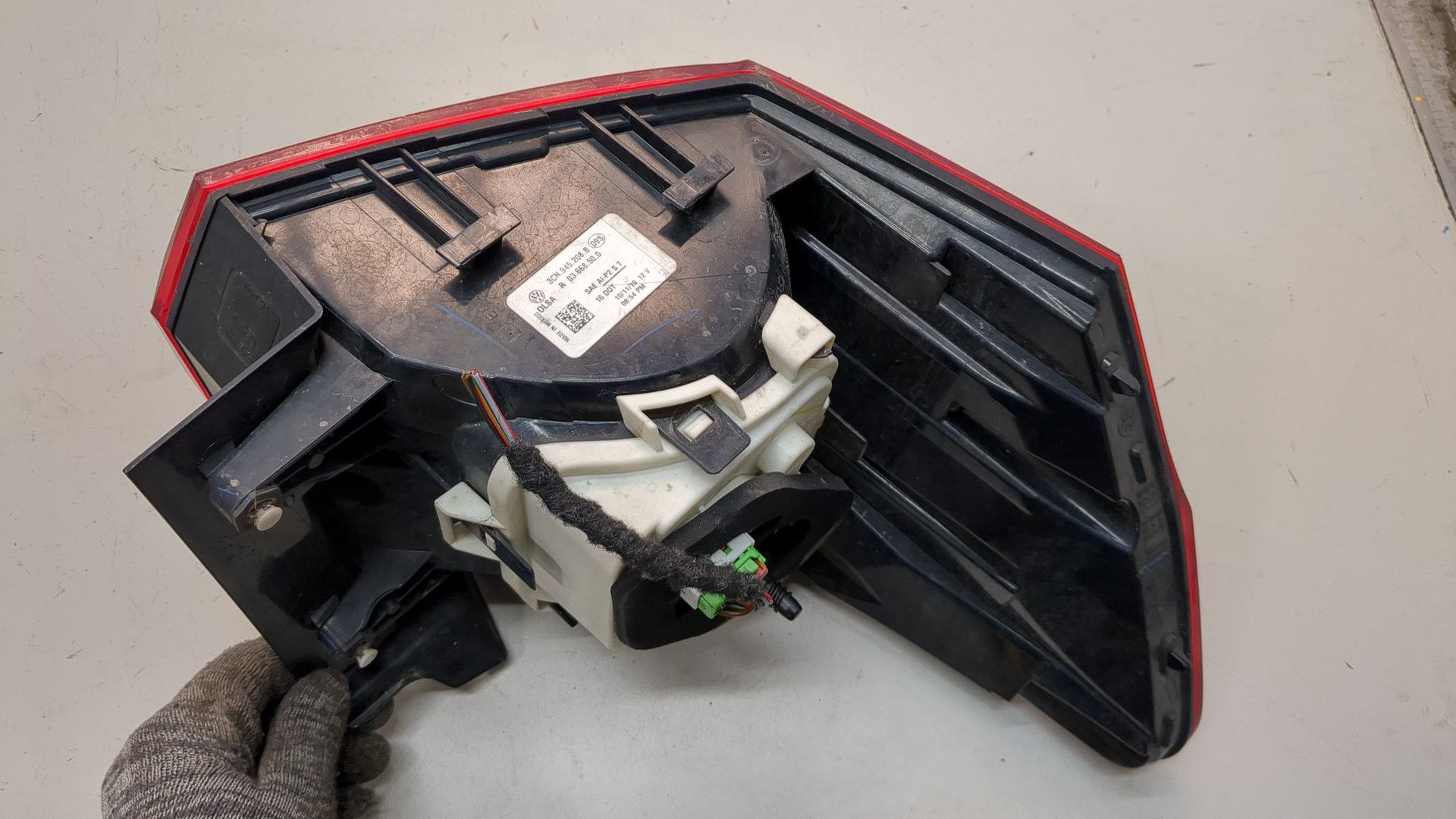 Фонарь задний правый