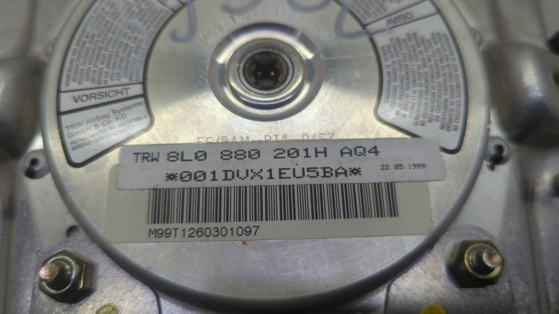 Подушка безопасности в рулевое колесо