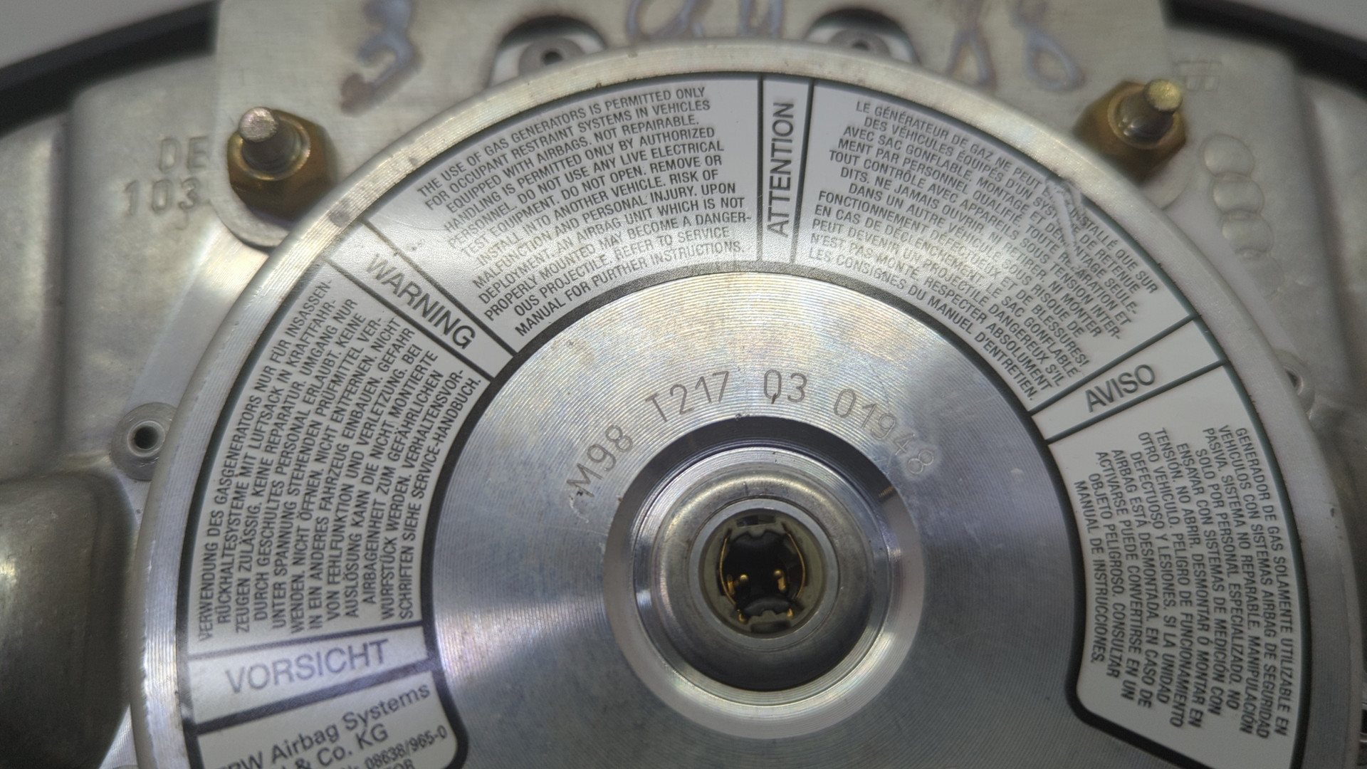 Подушка безопасности в рулевое колесо