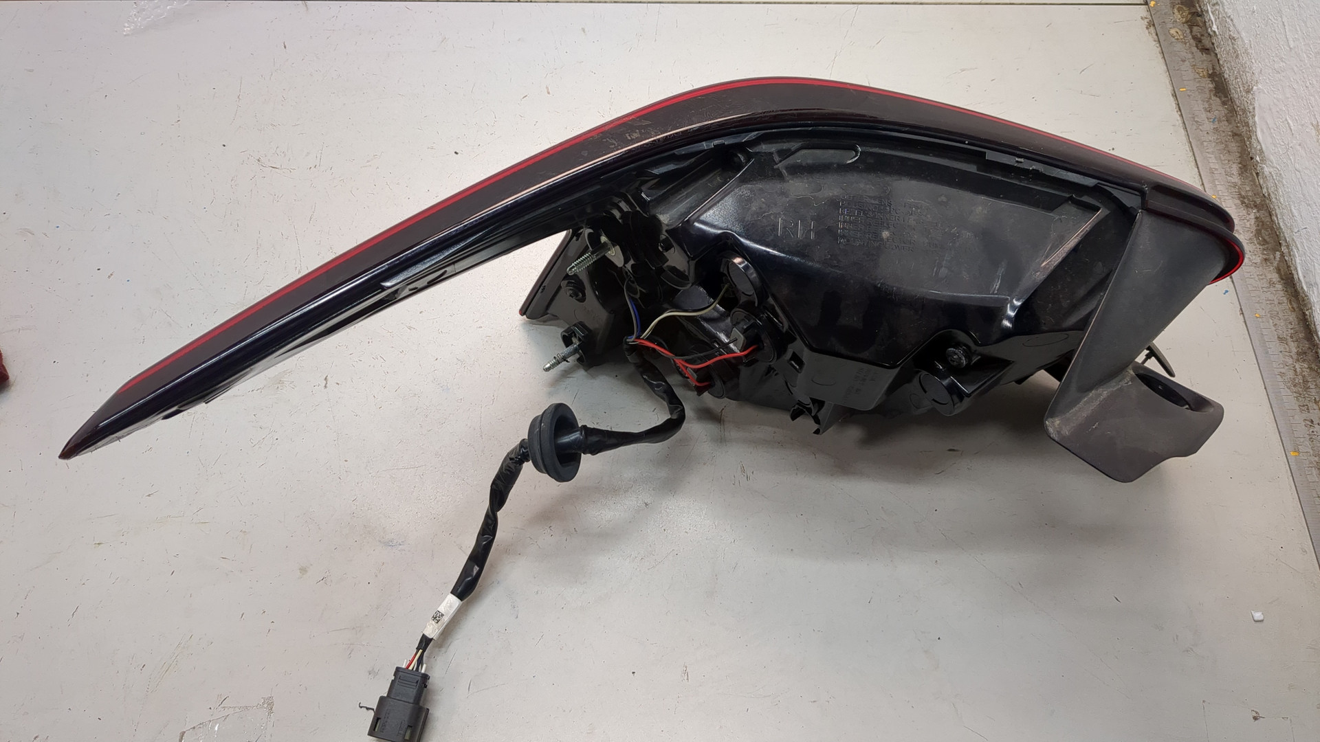 Фонарь задний правый